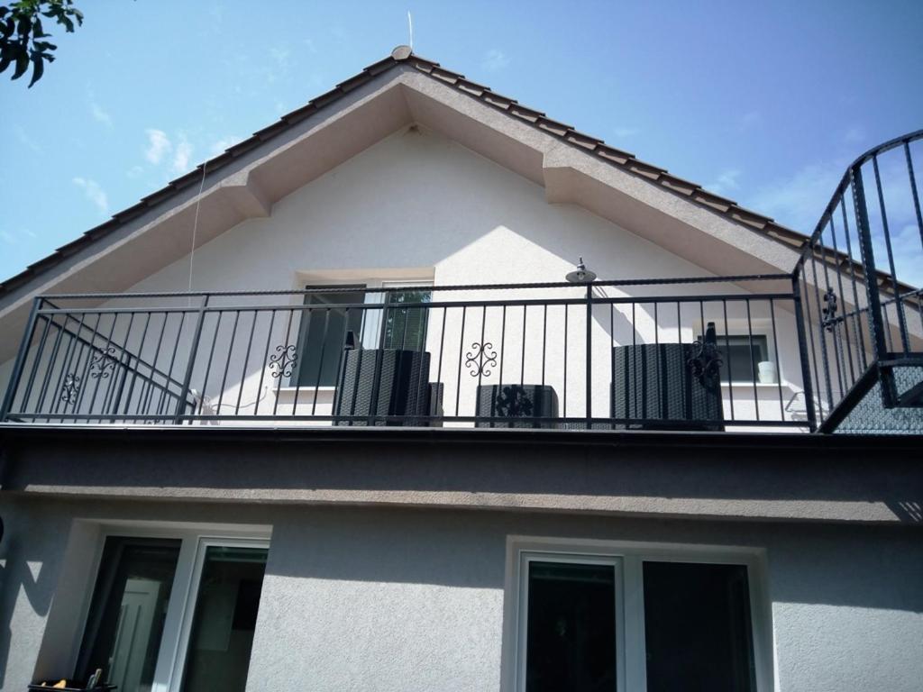Walnut Apartment With Sauna And Pond Topoľčany Exterior foto